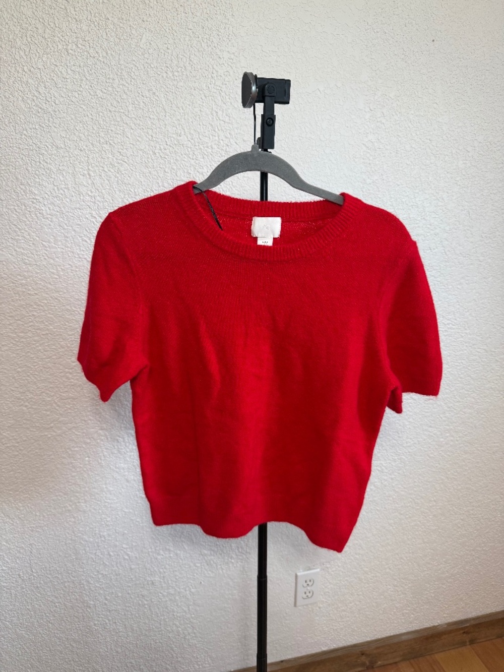 HM red sweater tee